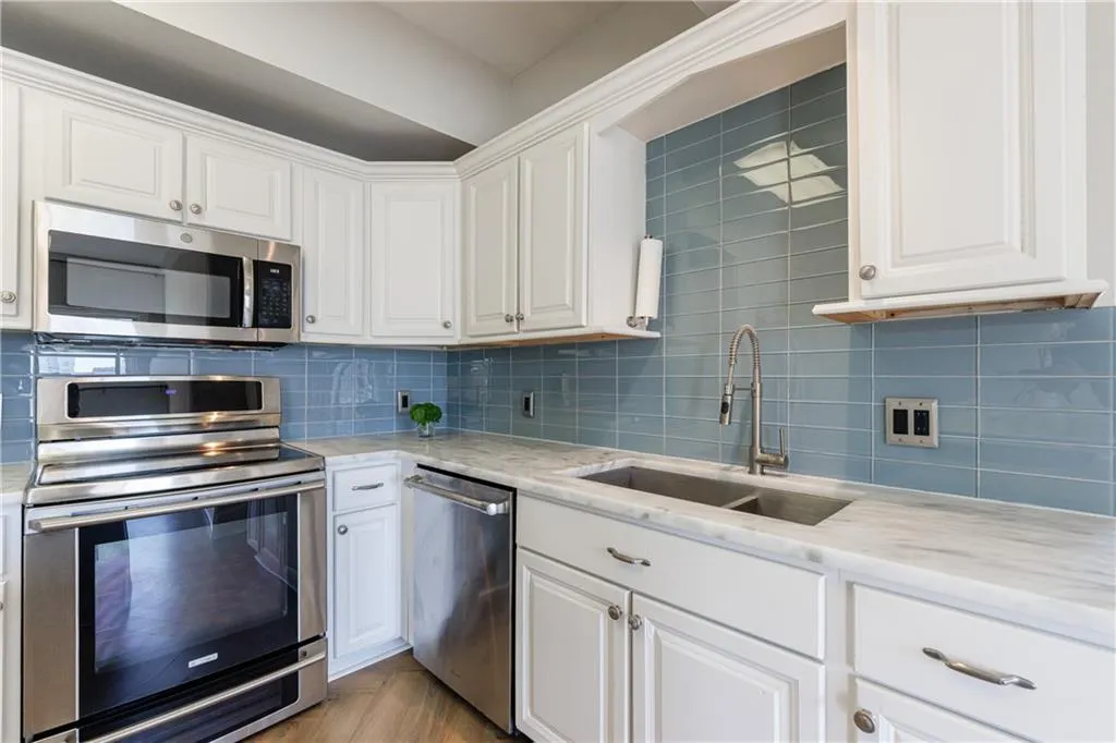 2161 Peachtree Road Ne Unit 907, Atlanta, Georgia 30309, 2 Bedrooms Bedrooms, ,2 BathroomsBathrooms,Residential,For Sale,2161 Peachtree Road Ne Unit 907,7667328