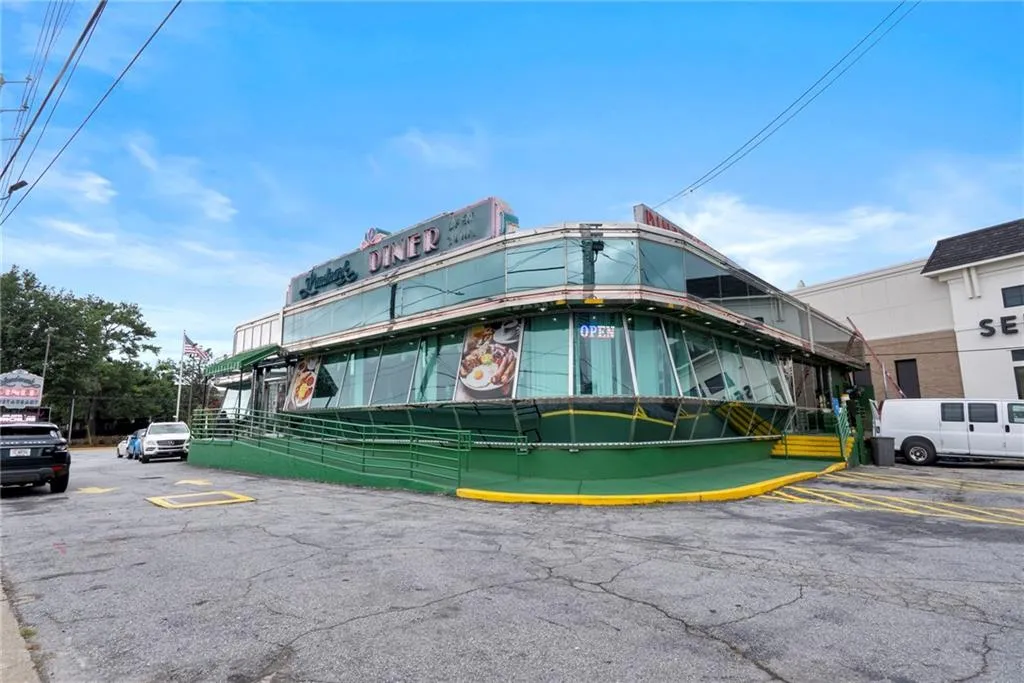 Iconic Landmark Diner close by