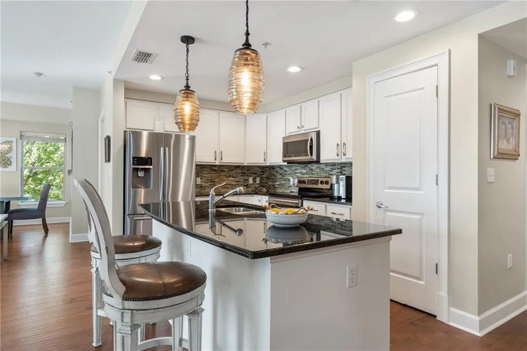 200 River Vista Drive Unit 438, Atlanta, Georgia 30339, 2 Bedrooms Bedrooms, ,2 BathroomsBathrooms,Residential,Sold,200 River Vista Drive Unit 438,7475597