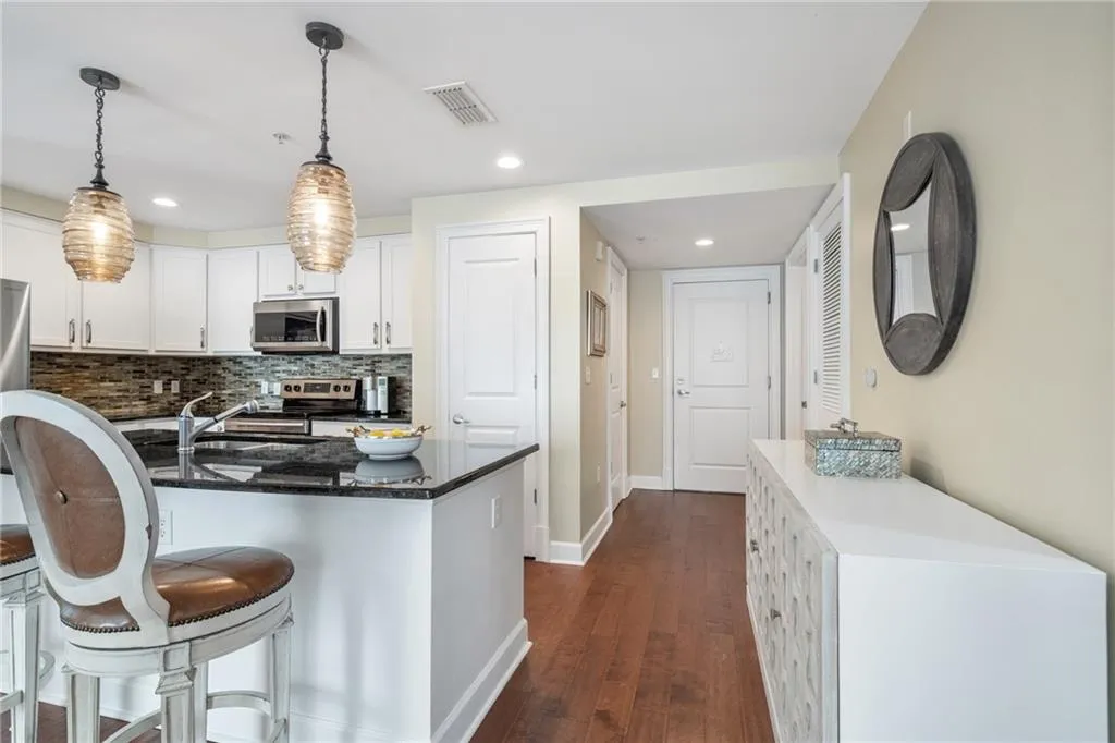 200 River Vista Drive Unit 438, Atlanta, Georgia 30339, 2 Bedrooms Bedrooms, ,2 BathroomsBathrooms,Residential,Sold,200 River Vista Drive Unit 438,7475597