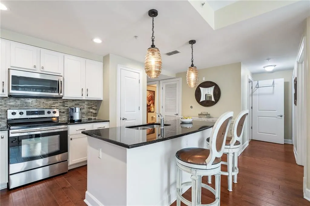200 River Vista Drive Unit 438, Atlanta, Georgia 30339, 2 Bedrooms Bedrooms, ,2 BathroomsBathrooms,Residential,Sold,200 River Vista Drive Unit 438,7475597