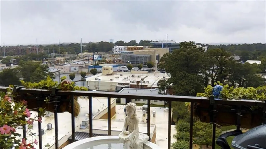 300 Johnson Ferry Road Ne Unit A906, Sandy Springs, Georgia 30328, 1 Bedroom Bedrooms, ,1 BathroomBathrooms,Residential,Sold,300 Johnson Ferry Road Ne Unit A906,6066101