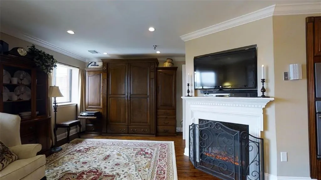 300 Johnson Ferry Road Ne Unit A906, Sandy Springs, Georgia 30328, 1 Bedroom Bedrooms, ,1 BathroomBathrooms,Residential,Sold,300 Johnson Ferry Road Ne Unit A906,6066101