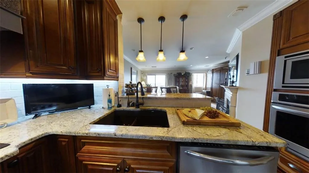 300 Johnson Ferry Road Ne Unit A906, Sandy Springs, Georgia 30328, 1 Bedroom Bedrooms, ,1 BathroomBathrooms,Residential,Sold,300 Johnson Ferry Road Ne Unit A906,6066101