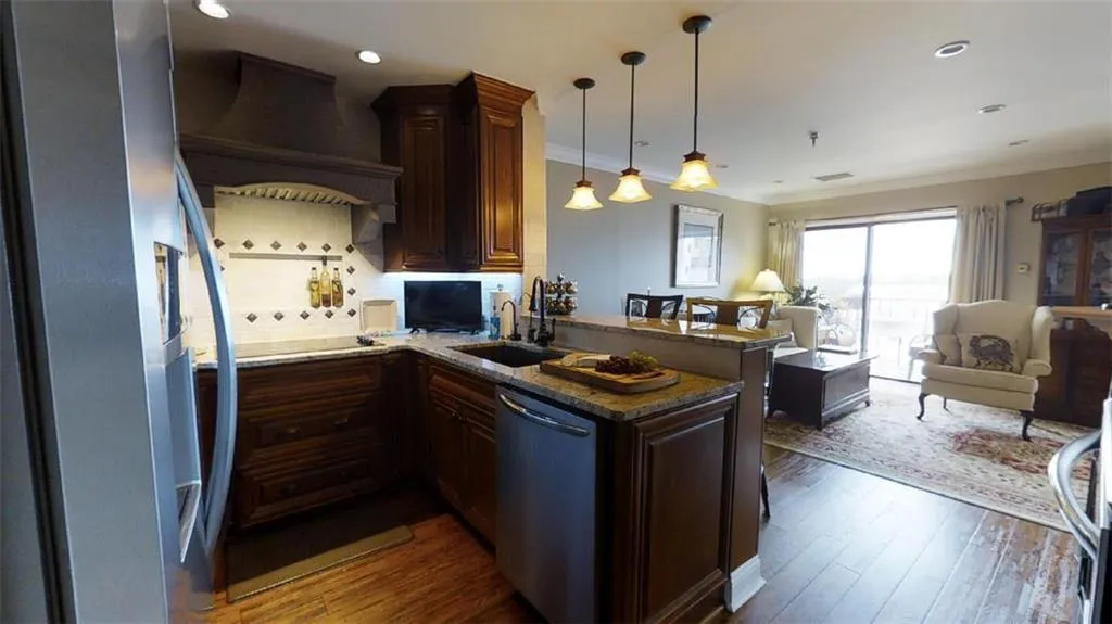 300 Johnson Ferry Road Ne Unit A906, Sandy Springs, Georgia 30328, 1 Bedroom Bedrooms, ,1 BathroomBathrooms,Residential,Sold,300 Johnson Ferry Road Ne Unit A906,6066101