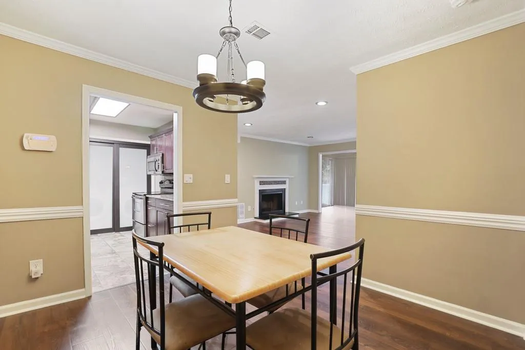 1403 Vicksburg Place, Sandy Springs, Georgia 30350, 2 Bedrooms Bedrooms, ,2 BathroomsBathrooms,Residential,Sold,1403 Vicksburg Place,6743300