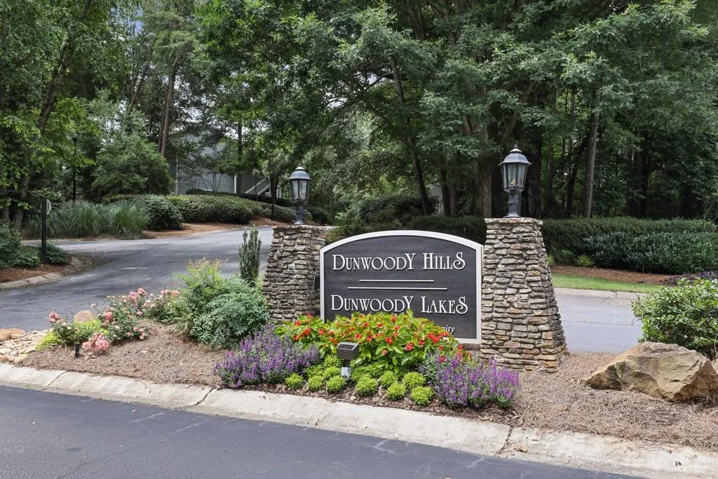 1403 Vicksburg Place, Sandy Springs, Georgia 30350, 2 Bedrooms Bedrooms, ,2 BathroomsBathrooms,Residential,Sold,1403 Vicksburg Place,6743300