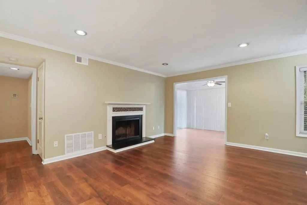 1403 Vicksburg Place, Sandy Springs, Georgia 30350, 2 Bedrooms Bedrooms, ,2 BathroomsBathrooms,Residential,Sold,1403 Vicksburg Place,6743300