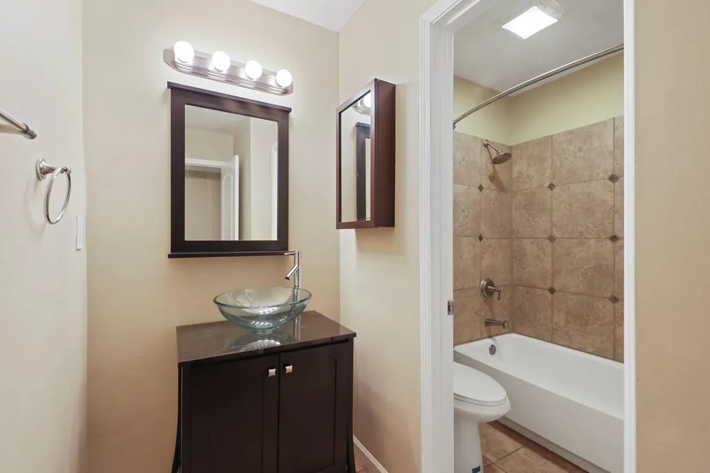 1403 Vicksburg Place, Sandy Springs, Georgia 30350, 2 Bedrooms Bedrooms, ,2 BathroomsBathrooms,Residential,Sold,1403 Vicksburg Place,6743300