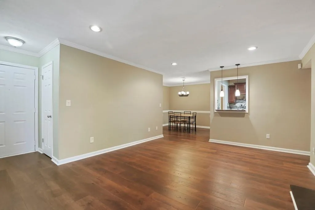 1403 Vicksburg Place, Sandy Springs, Georgia 30350, 2 Bedrooms Bedrooms, ,2 BathroomsBathrooms,Residential,Sold,1403 Vicksburg Place,6743300