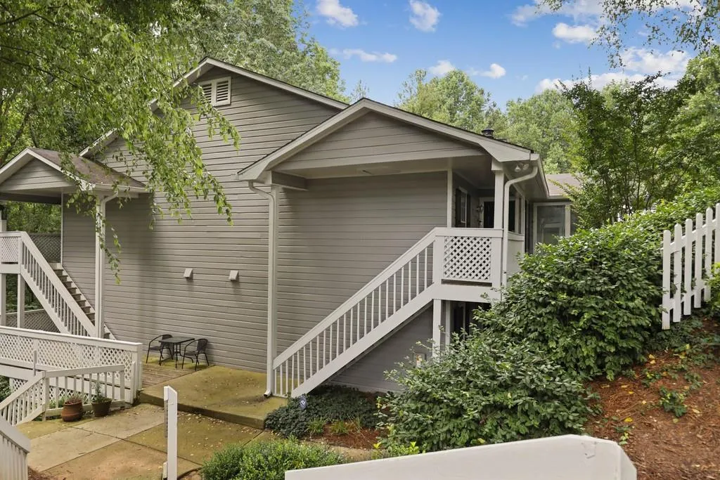 1403 Vicksburg Place, Sandy Springs, Georgia 30350, 2 Bedrooms Bedrooms, ,2 BathroomsBathrooms,Residential,Sold,1403 Vicksburg Place,6743300