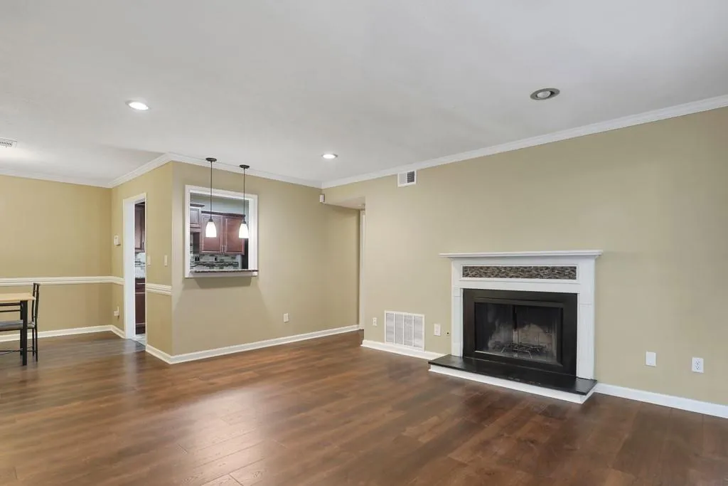 1403 Vicksburg Place, Sandy Springs, Georgia 30350, 2 Bedrooms Bedrooms, ,2 BathroomsBathrooms,Residential,Sold,1403 Vicksburg Place,6743300