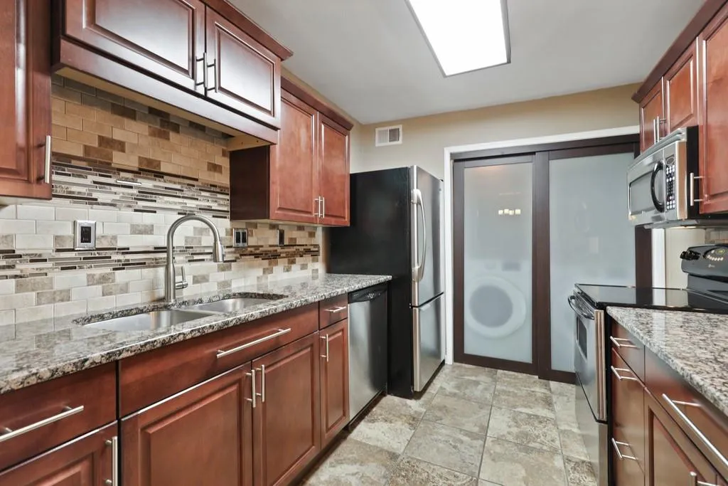 1403 Vicksburg Place, Sandy Springs, Georgia 30350, 2 Bedrooms Bedrooms, ,2 BathroomsBathrooms,Residential,Sold,1403 Vicksburg Place,6743300