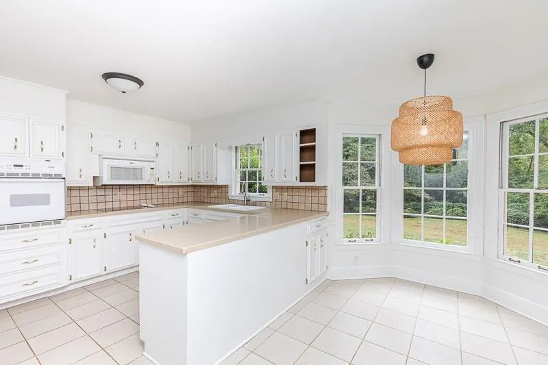 935 Landmark Drive, Atlanta, Georgia 30342, 5 Bedrooms Bedrooms, ,3 BathroomsBathrooms,Residential,Sold,935 Landmark Drive,6787229
