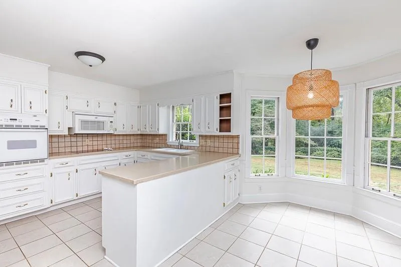 935 Landmark Drive, Atlanta, Georgia 30342, 5 Bedrooms Bedrooms, ,3 BathroomsBathrooms,Residential,Sold,935 Landmark Drive,6787229