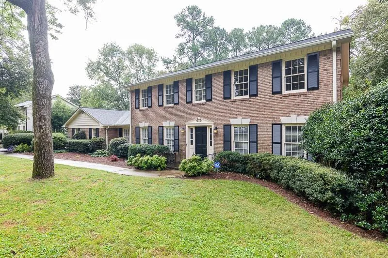 935 Landmark Drive, Atlanta, Georgia 30342, 5 Bedrooms Bedrooms, ,3 BathroomsBathrooms,Residential,Sold,935 Landmark Drive,6787229