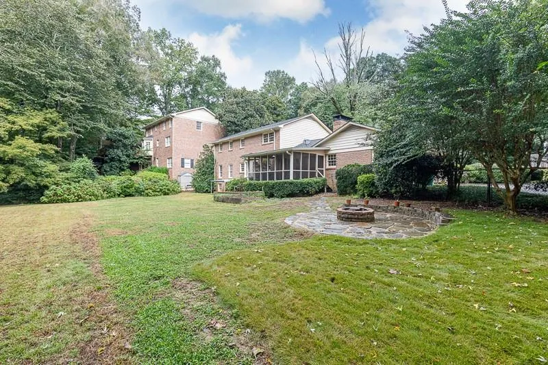 935 Landmark Drive, Atlanta, Georgia 30342, 5 Bedrooms Bedrooms, ,3 BathroomsBathrooms,Residential,Sold,935 Landmark Drive,6787229