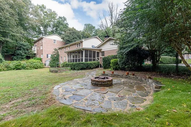935 Landmark Drive, Atlanta, Georgia 30342, 5 Bedrooms Bedrooms, ,3 BathroomsBathrooms,Residential,Sold,935 Landmark Drive,6787229