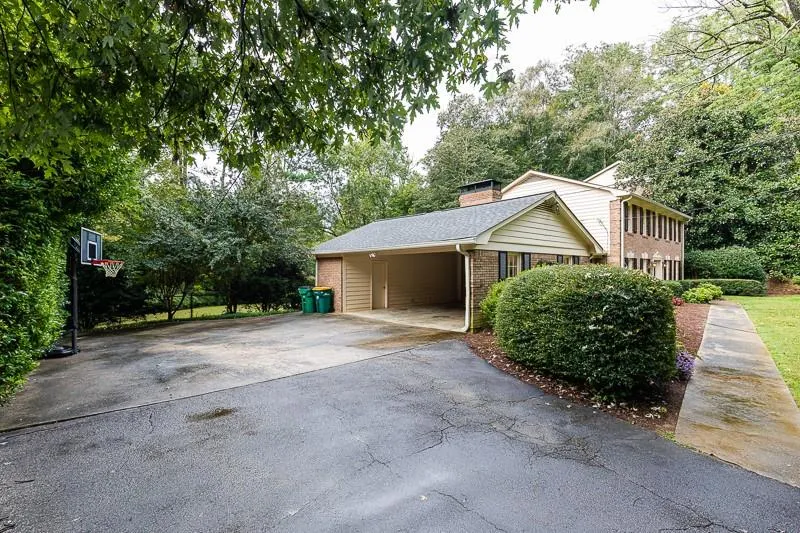 935 Landmark Drive, Atlanta, Georgia 30342, 5 Bedrooms Bedrooms, ,3 BathroomsBathrooms,Residential,Sold,935 Landmark Drive,6787229
