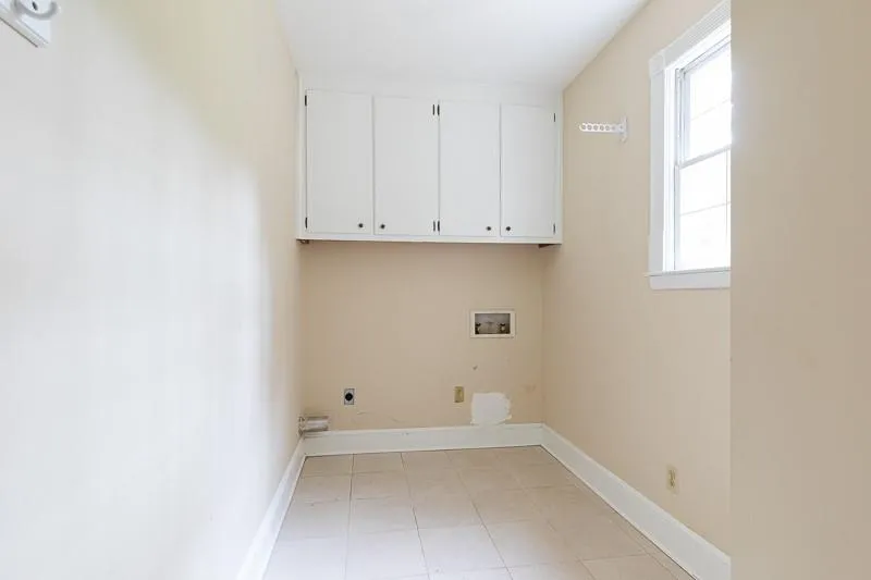 935 Landmark Drive, Atlanta, Georgia 30342, 5 Bedrooms Bedrooms, ,3 BathroomsBathrooms,Residential,Sold,935 Landmark Drive,6787229