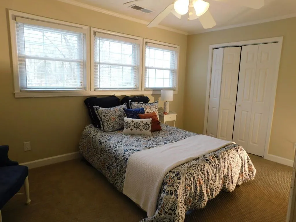 8935 Huntcliff Lake Court, Sandy Springs, Georgia 30350, 5 Bedrooms Bedrooms, ,4 BathroomsBathrooms,Residential,Sold,8935 Huntcliff Lake Court,6860335