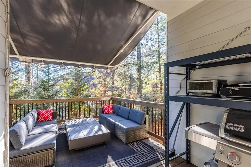 823 Canterbury Overlook, Atlanta, Georgia 30324, 4 Bedrooms Bedrooms, 0 ,3 BathroomsBathrooms,Residential,For Sale,823 Canterbury Overlook,7713481