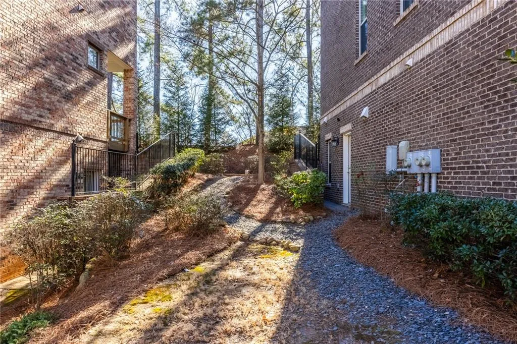 823 Canterbury Overlook, Atlanta, Georgia 30324, 4 Bedrooms Bedrooms, 0 ,3 BathroomsBathrooms,Residential,For Sale,823 Canterbury Overlook,7713481