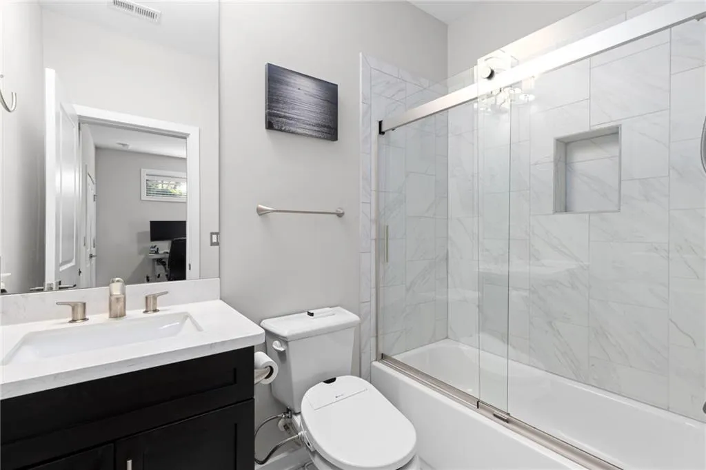 823 Canterbury Overlook, Atlanta, Georgia 30324, 4 Bedrooms Bedrooms, 0 ,3 BathroomsBathrooms,Residential,For Sale,823 Canterbury Overlook,7713481