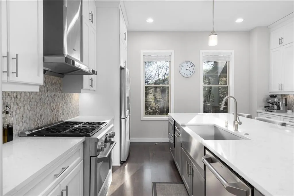 823 Canterbury Overlook, Atlanta, Georgia 30324, 4 Bedrooms Bedrooms, 0 ,3 BathroomsBathrooms,Residential,For Sale,823 Canterbury Overlook,7713481