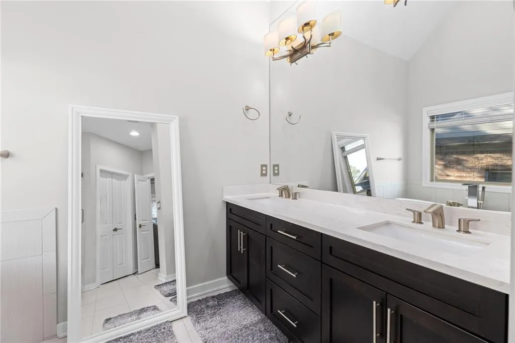 823 Canterbury Overlook, Atlanta, Georgia 30324, 4 Bedrooms Bedrooms, 0 ,3 BathroomsBathrooms,Residential,For Sale,823 Canterbury Overlook,7713481