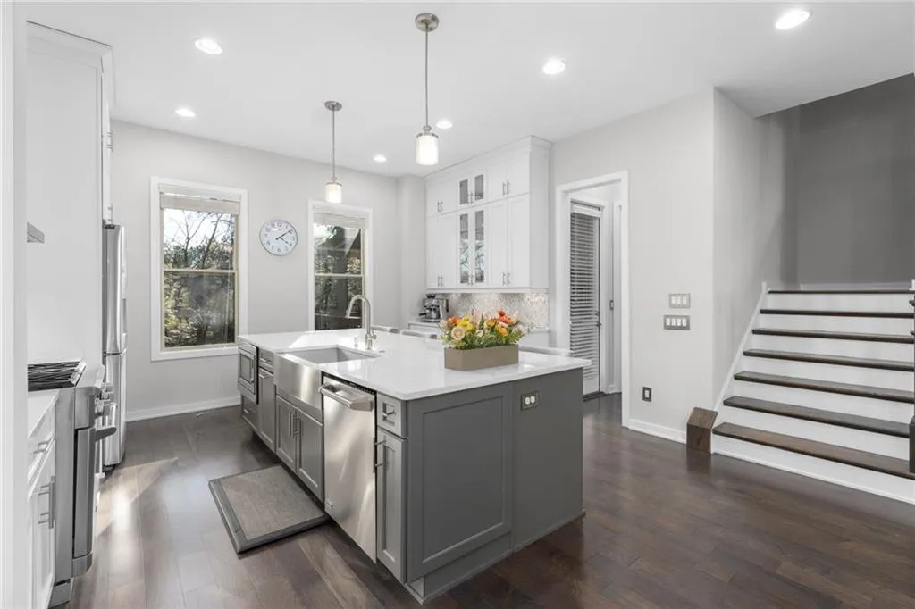 823 Canterbury Overlook, Atlanta, Georgia 30324, 4 Bedrooms Bedrooms, 0 ,3 BathroomsBathrooms,Residential,For Sale,823 Canterbury Overlook,7713481