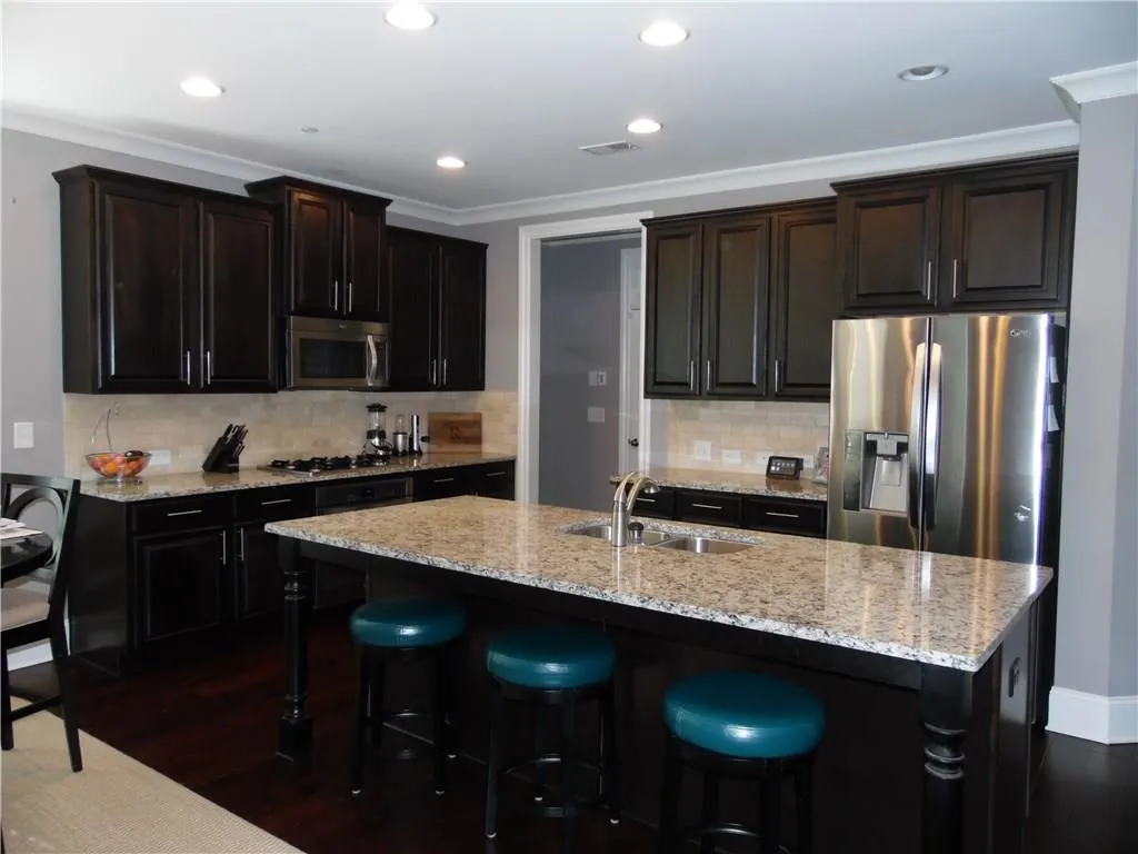 7665 Highland Bluff, Atlanta, Georgia 30328, 4 Bedrooms Bedrooms, ,2 BathroomsBathrooms,Residential,Sold,7665 Highland Bluff,5636743