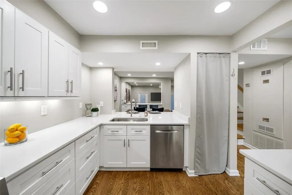 5210 Chemin De Vie, Atlanta, Georgia 30342, 2 Bedrooms Bedrooms, ,2 BathroomsBathrooms,Residential,Sold,5210 Chemin De Vie,7551021 5210 Chemin De Vie, Atlanta, Georgia 30342, 2 Bedrooms Bedrooms, ,2 BathroomsBathrooms,Residential,Sold,5210 Chemin De Vie,7551021