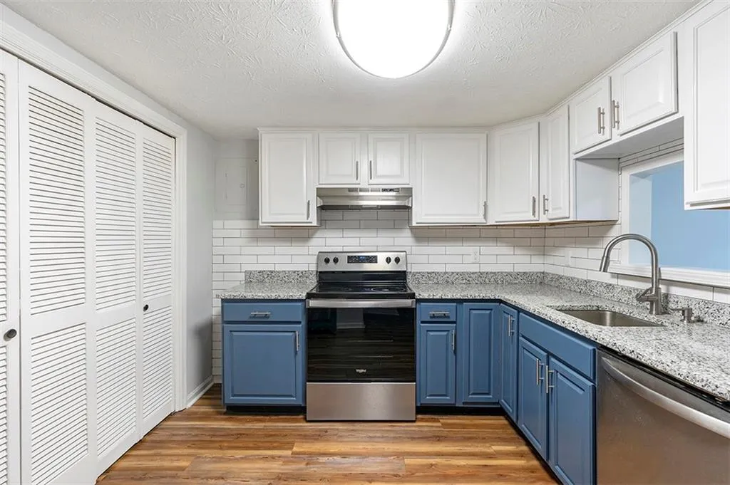 7750 Roswell Road Unit 3d, Sandy Springs, Georgia 30350, 3 Bedrooms Bedrooms, ,2 BathroomsBathrooms,Residential,Sold,7750 Roswell Road Unit 3d,6983682