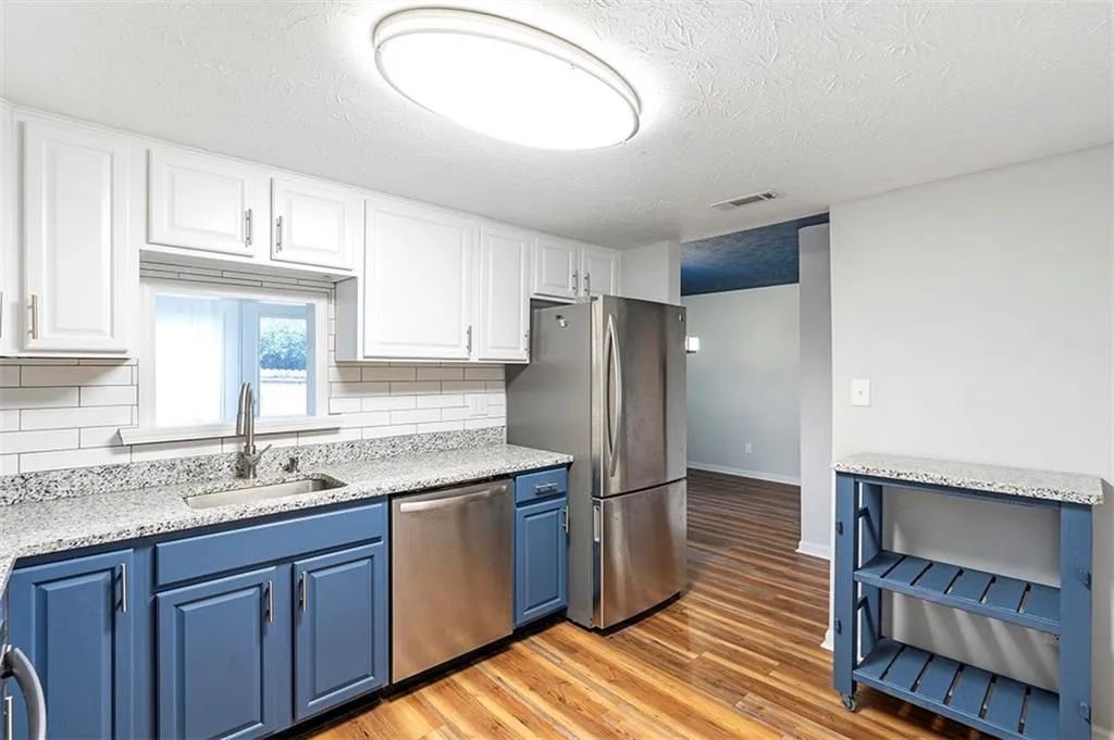 7750 Roswell Road Unit 3d, Sandy Springs, Georgia 30350, 3 Bedrooms Bedrooms, ,2 BathroomsBathrooms,Residential,Sold,7750 Roswell Road Unit 3d,6983682