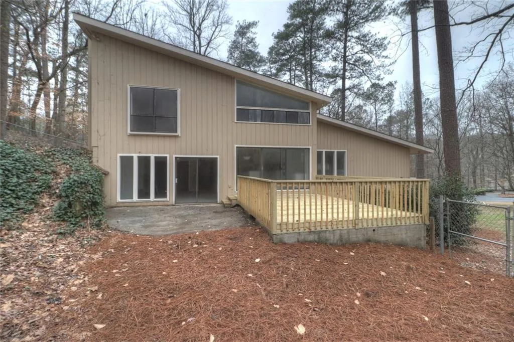 1215 Tynecastle Way, Sandy Springs, Georgia 30350, 4 Bedrooms Bedrooms, ,3 BathroomsBathrooms,Residential,Sold,1215 Tynecastle Way,5974961