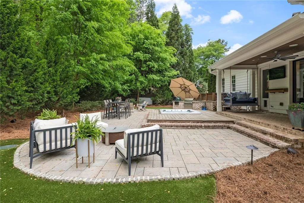 723 Glenairy Court, Sandy Springs, Georgia 30328, 5 Bedrooms Bedrooms, ,5 BathroomsBathrooms,Residential,Sold,723 Glenairy Court,7203162