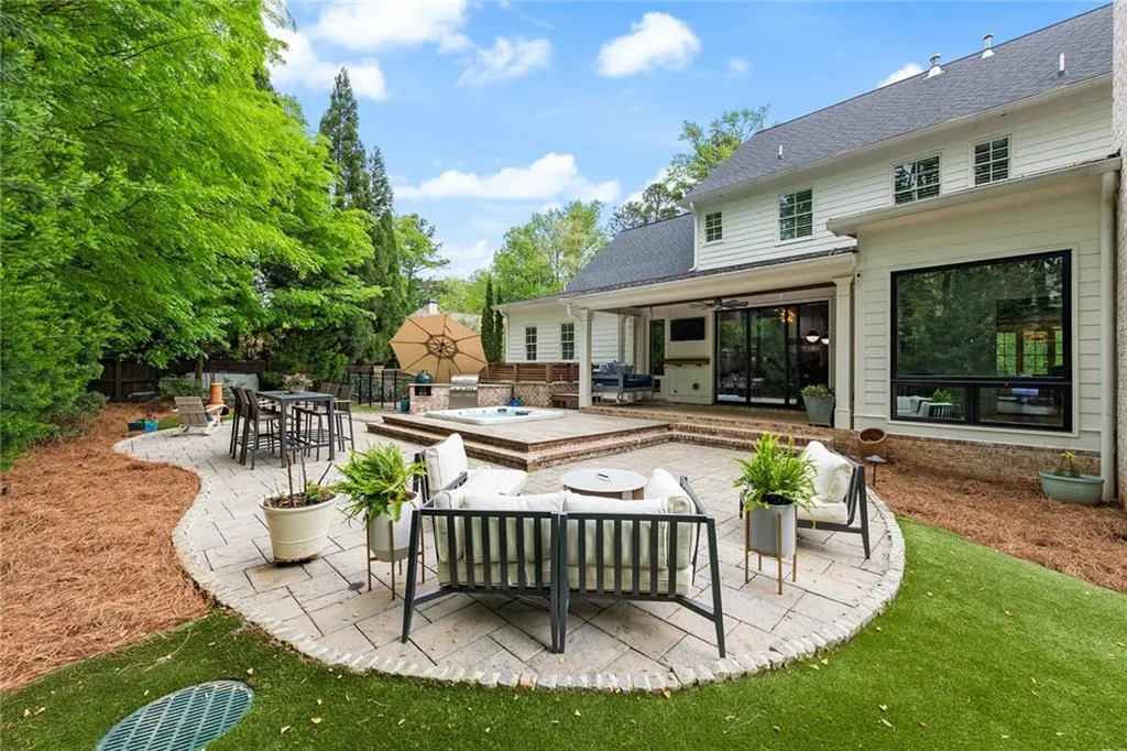 723 Glenairy Court, Sandy Springs, Georgia 30328, 5 Bedrooms Bedrooms, ,5 BathroomsBathrooms,Residential,Sold,723 Glenairy Court,7203162