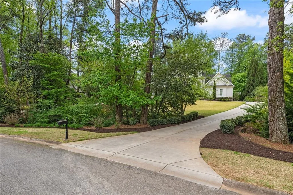 723 Glenairy Court, Sandy Springs, Georgia 30328, 5 Bedrooms Bedrooms, ,5 BathroomsBathrooms,Residential,Sold,723 Glenairy Court,7203162