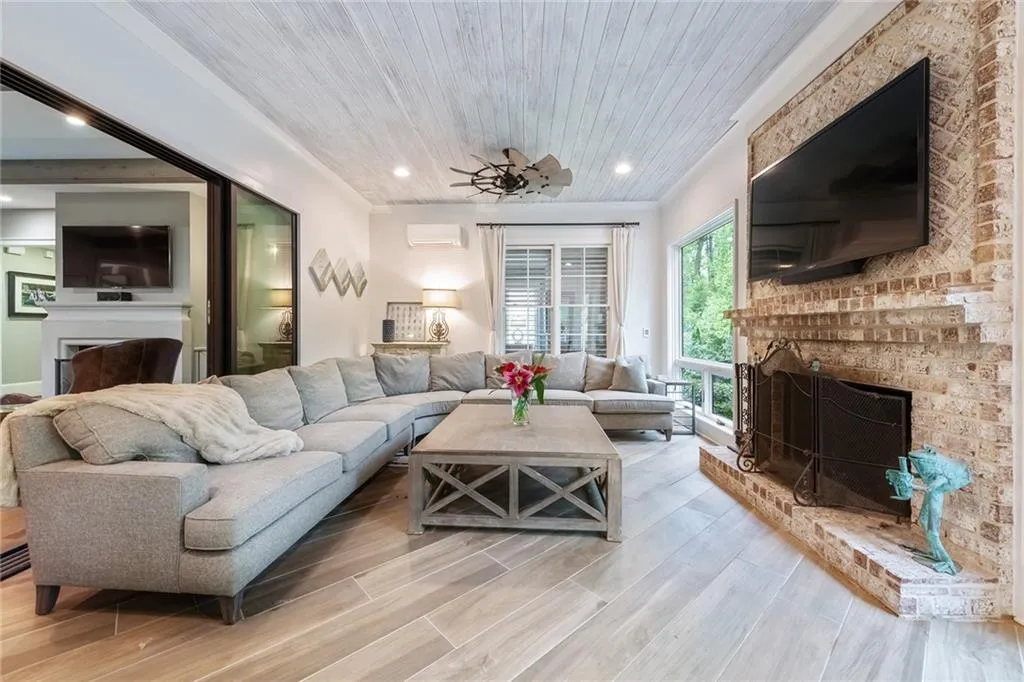 723 Glenairy Court, Sandy Springs, Georgia 30328, 5 Bedrooms Bedrooms, ,5 BathroomsBathrooms,Residential,Sold,723 Glenairy Court,7203162
