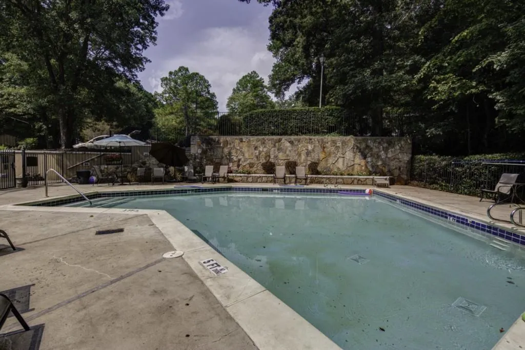 5135 Roswell Road Unit 1, Sandy Springs, Georgia 30342, 2 Bedrooms Bedrooms, ,2 BathroomsBathrooms,Residential,Sold,5135 Roswell Road Unit 1,5904775