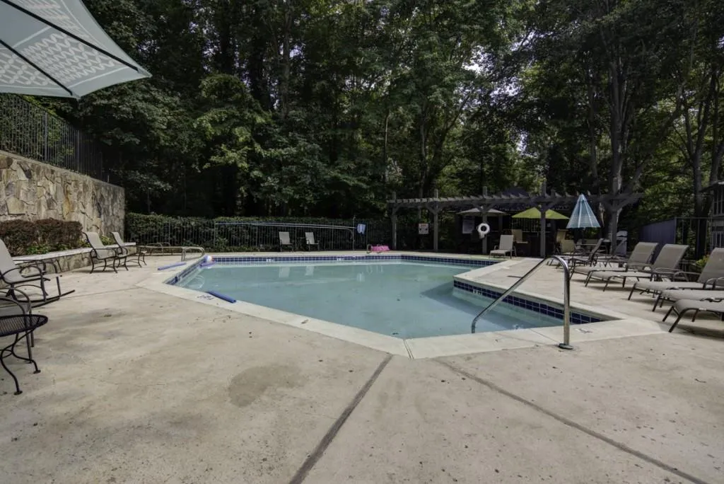 5135 Roswell Road Unit 1, Sandy Springs, Georgia 30342, 2 Bedrooms Bedrooms, ,2 BathroomsBathrooms,Residential,Sold,5135 Roswell Road Unit 1,5904775