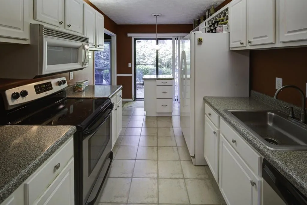 5135 Roswell Road Unit 1, Sandy Springs, Georgia 30342, 2 Bedrooms Bedrooms, ,2 BathroomsBathrooms,Residential,Sold,5135 Roswell Road Unit 1,5904775