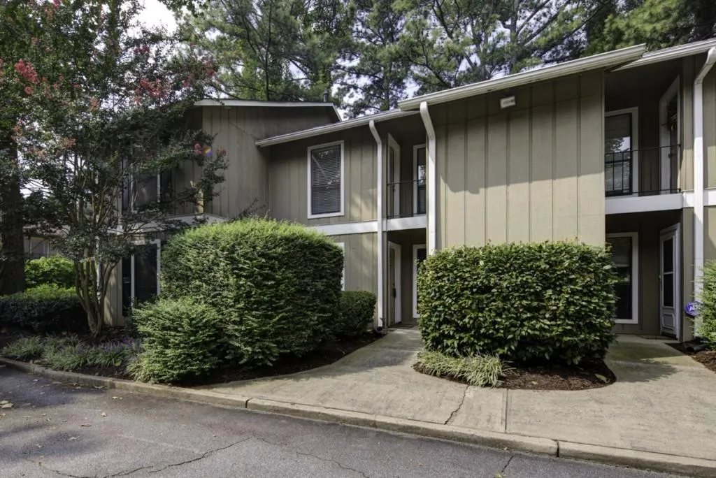 5135 Roswell Road Unit 1, Sandy Springs, Georgia 30342, 2 Bedrooms Bedrooms, ,2 BathroomsBathrooms,Residential,Sold,5135 Roswell Road Unit 1,5904775