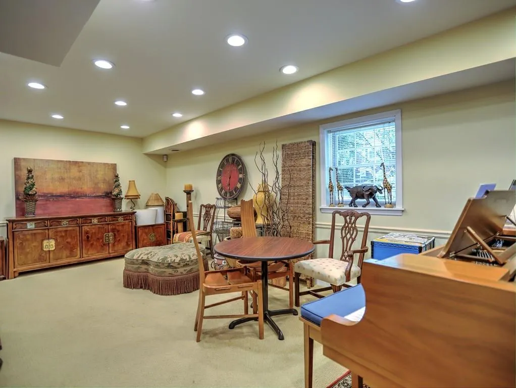 7290 Duncourtney Drive, Sandy Springs, Georgia 30328, 3 Bedrooms Bedrooms, ,2 BathroomsBathrooms,Residential,Sold,7290 Duncourtney Drive,6592005