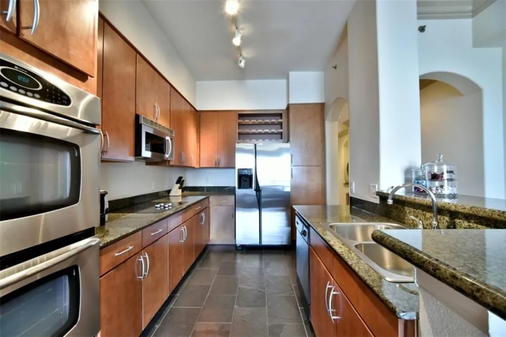 3445 Stratford Road Unit 2001, Atlanta, Georgia 30326, 2 Bedrooms Bedrooms, ,2 BathroomsBathrooms,Residential,Sold,3445 Stratford Road Unit 2001,5693540