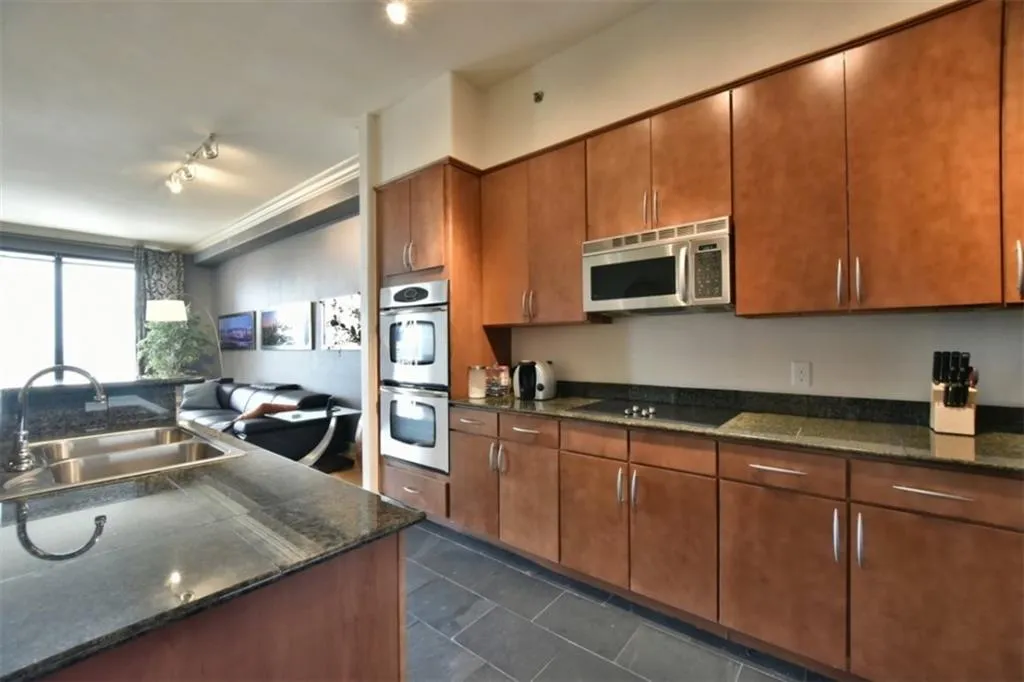 3445 Stratford Road Unit 2001, Atlanta, Georgia 30326, 2 Bedrooms Bedrooms, ,2 BathroomsBathrooms,Residential,Sold,3445 Stratford Road Unit 2001,5693540