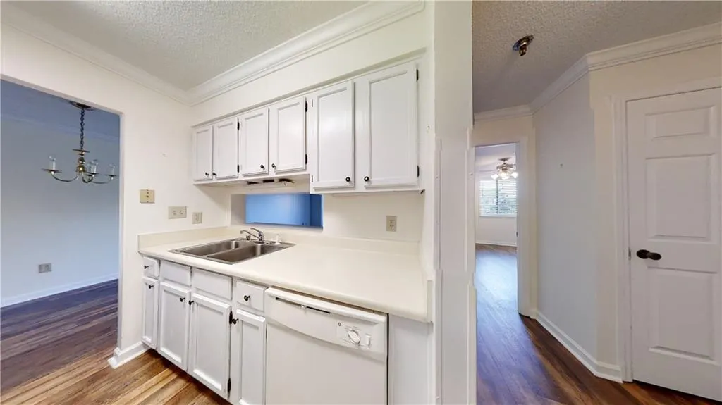300 Johnson Ferry Road Ne Unit A512, Sandy Springs, Georgia 30328, 1 Bedroom Bedrooms, ,1 BathroomBathrooms,Residential,Sold,300 Johnson Ferry Road Ne Unit A512,7108852
