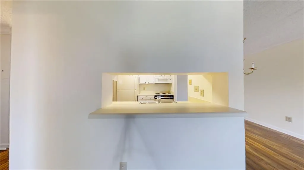 300 Johnson Ferry Road Ne Unit A512, Sandy Springs, Georgia 30328, 1 Bedroom Bedrooms, ,1 BathroomBathrooms,Residential,Sold,300 Johnson Ferry Road Ne Unit A512,7108852