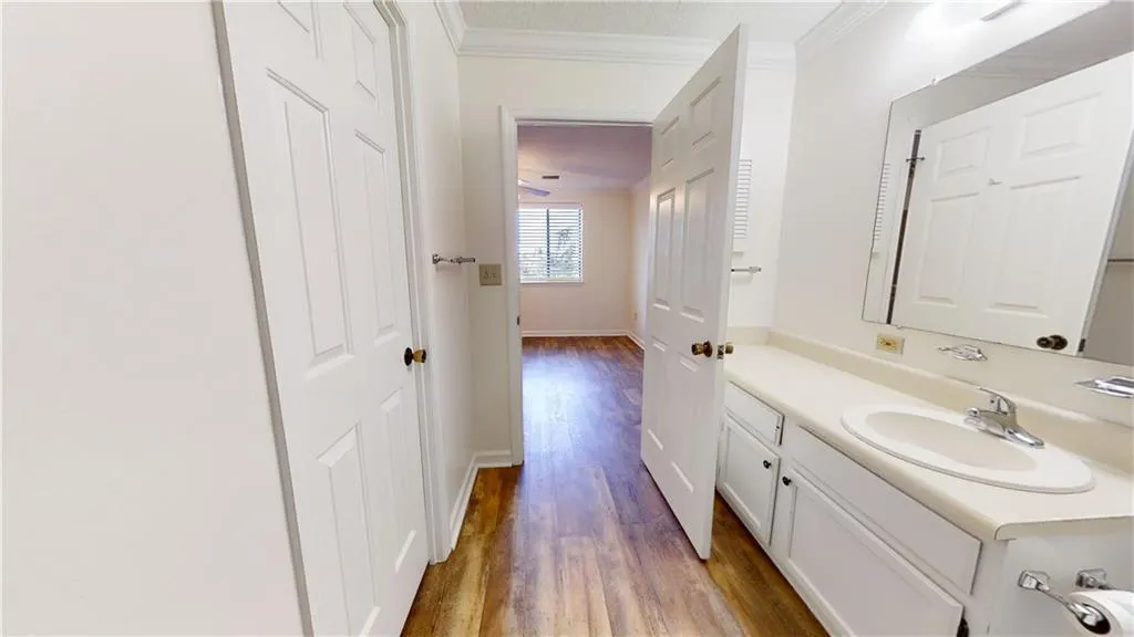 300 Johnson Ferry Road Ne Unit A512, Sandy Springs, Georgia 30328, 1 Bedroom Bedrooms, ,1 BathroomBathrooms,Residential,Sold,300 Johnson Ferry Road Ne Unit A512,7108852